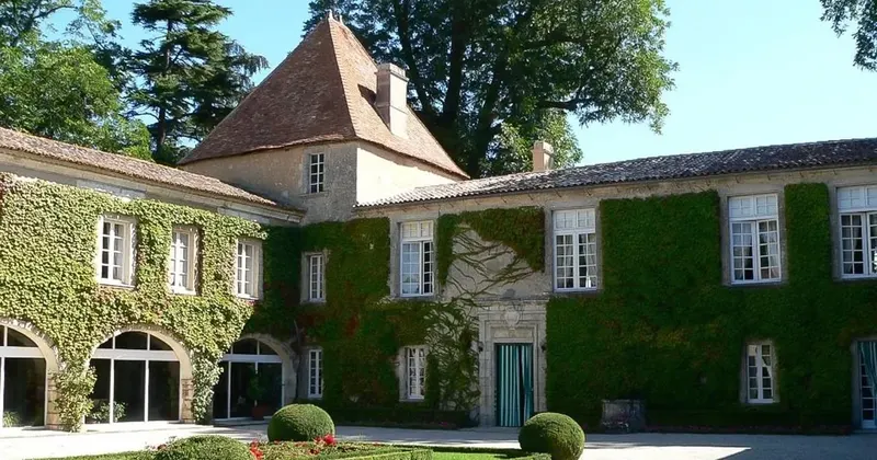 From Bordeaux: Full-Day Médoc Wine Tour